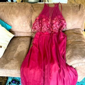 Beautiful formal laced dress! Size 16